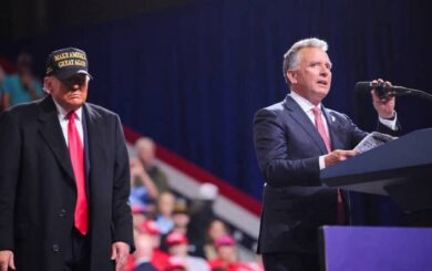 Приватний літак помічника Трампа приземлився в Москві: що відомо
