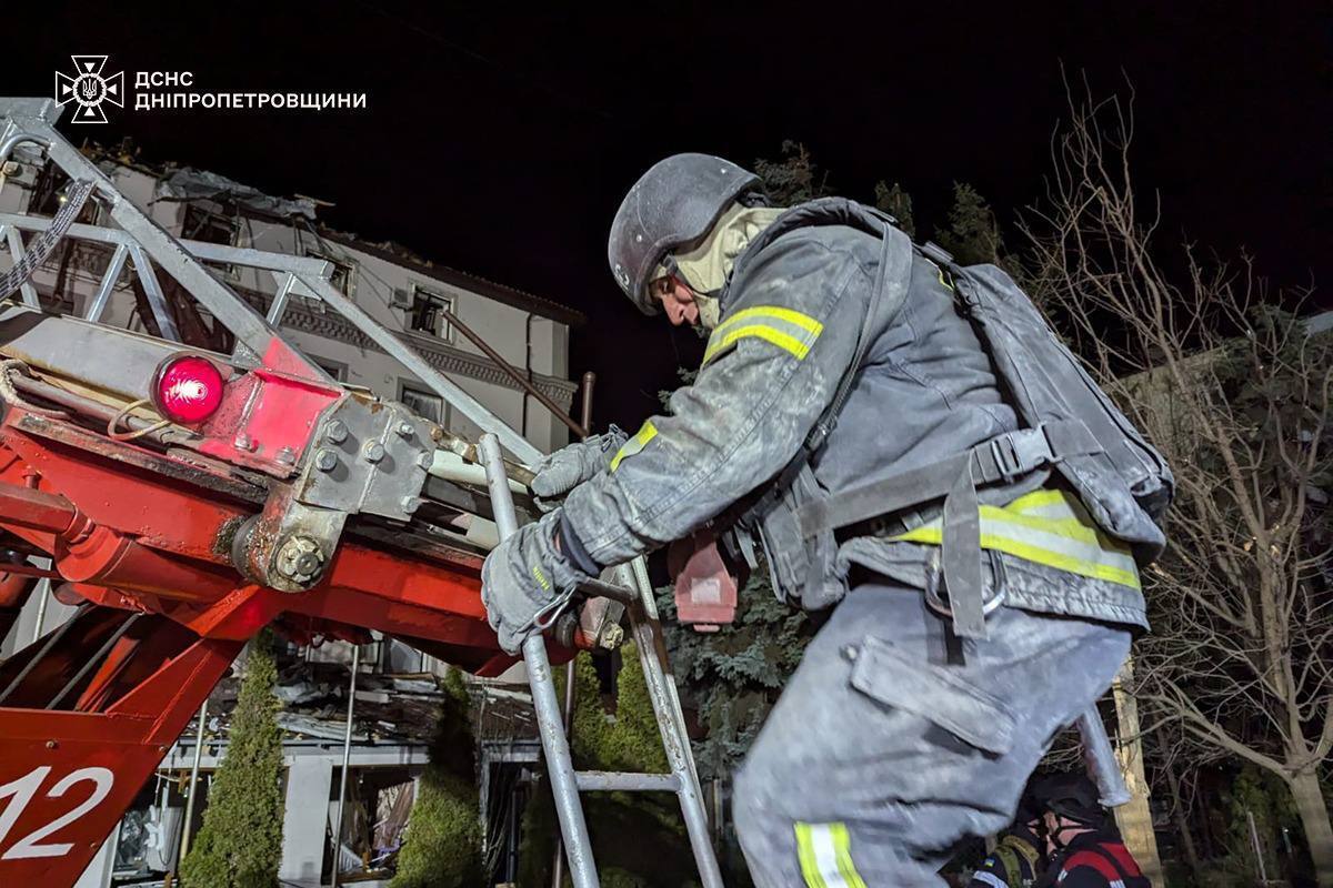 Россия ударила ракетой по гостинице в Кривом Роге