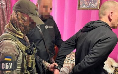 Запорожец сообщил о подозрении за государственную измену и планирование терактов