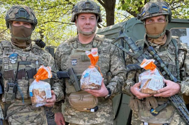 Великодні паски для передової: Сергій Наєв розповів, як святиня дійшла до найгарячіших точок фронту
