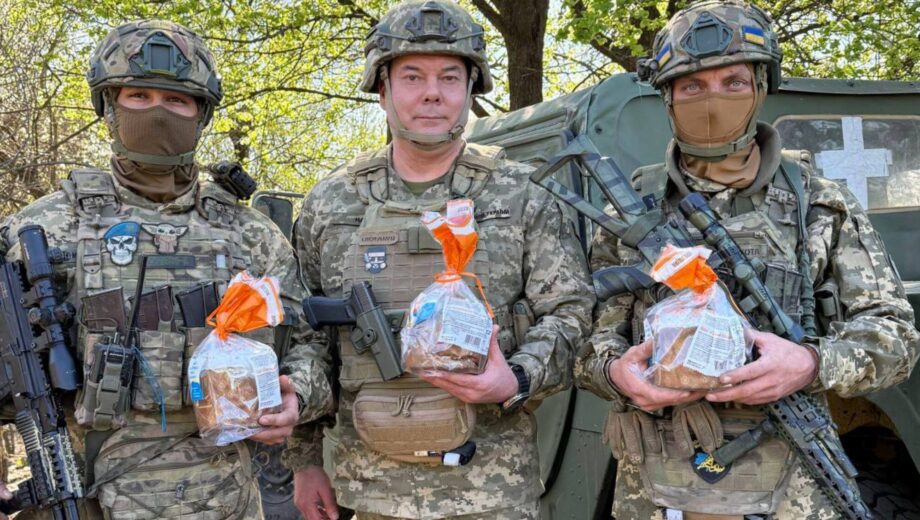 Великодні паски для передової: Сергій Наєв розповів, як святиня дійшла до найгарячіших точок фронту