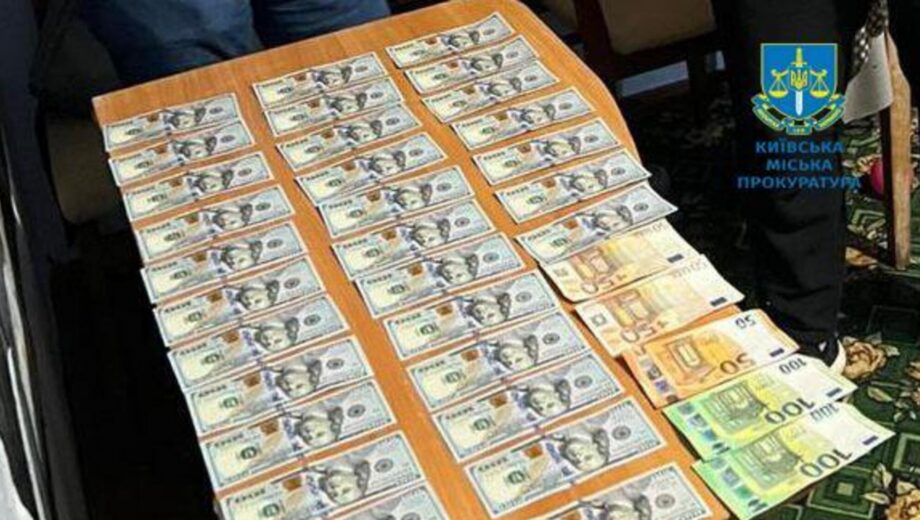 Третя дитина за 3000 доларів: на Київщині судитимуть шахраїв, які ”породжували” багатодітних батьків для виїзду за кордон