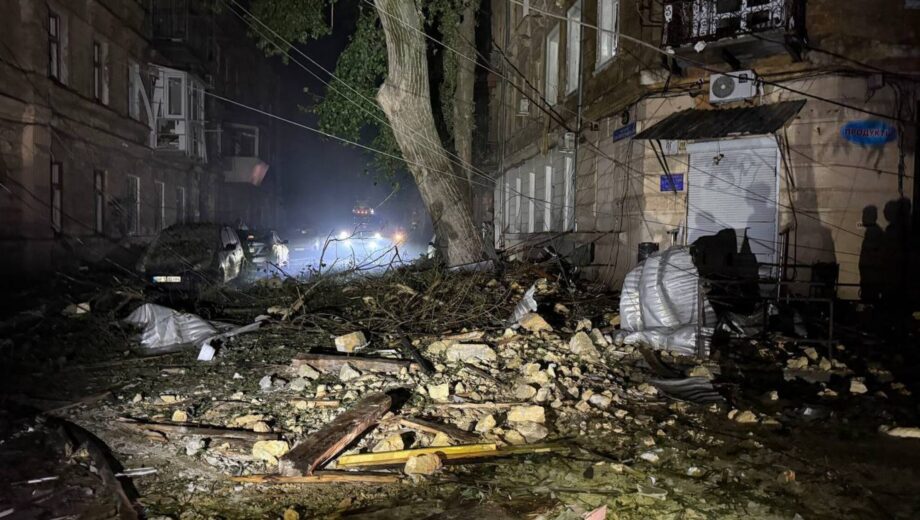 Росіяни вдарили по пологовому будинку в Одесі