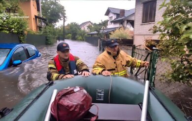 Львівщина у воді: негода підтопила дороги, будинки й евакуювали людей