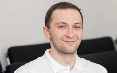 »Не планирует возвращаться из-за границы»: в АРМА скандал с сотрудником международного отдела Давидом Алханишвили