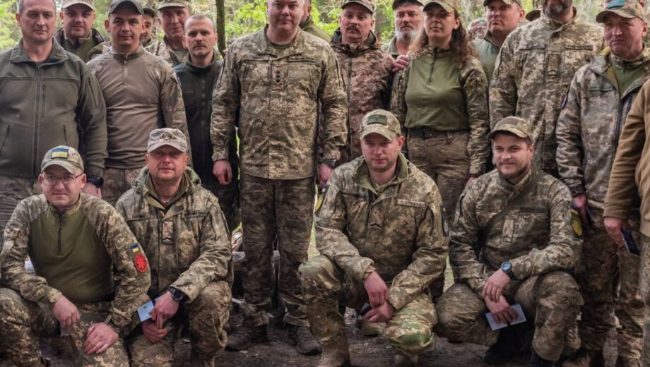 Україна вшановує своїх героїв: звернення генерал-лейтенанта Наєва до військових