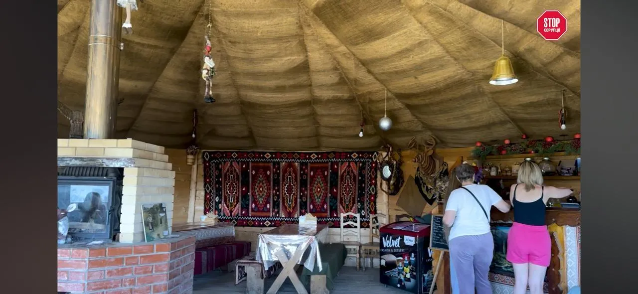 Колиба в центрі Карпат: як родина мера Яремче заробляє на заповіднику, – розслідування СтопКору