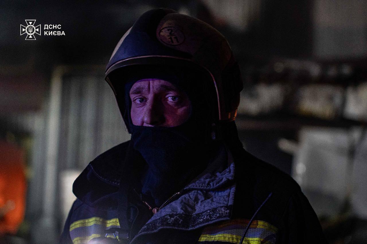 Балістичний удар по Києву: зруйновані будівлі, пошкоджено дитячий садок, вісім постраждалих (Оновлено)