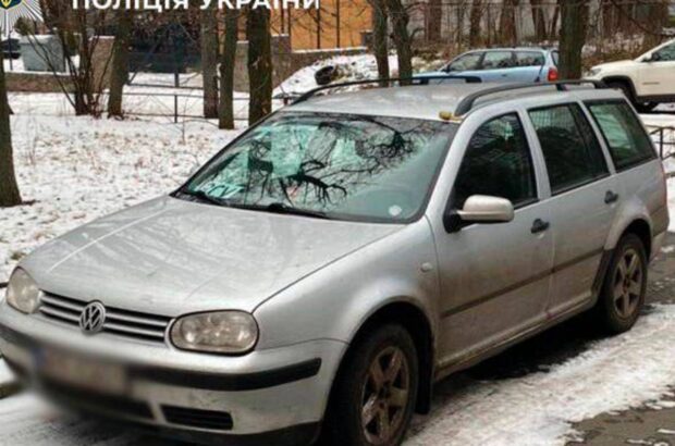 У Києві водій їздив з ”протипіхотною міною” на даху машини