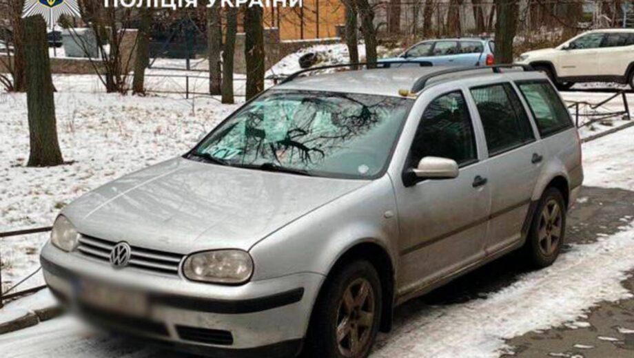 В Киеве водитель ездил с »противопехотной миной» на крыше машины