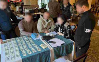 Суд поновив на роботі митника з Львівщини, затриманого за хабарництво