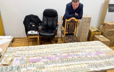 Чиновника поймали на взятке в 800 тыс. грн: подробности