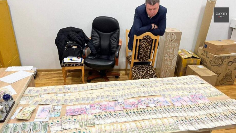 Чиновника поймали на взятке в 800 тыс. грн: подробности