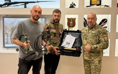 РЭБ на фронт: благотворители Роман Бочкала и Артем Колюбаев передали оборудование для защиты украинских военных