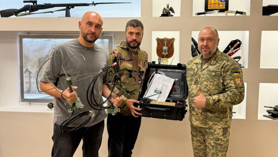 РЭБ на фронт: благотворители Роман Бочкала и Артем Колюбаев передали оборудование для защиты украинских военных
