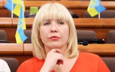 Мирослава Смирнова в центре критики: празднование в день траура