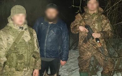 На Закарпатті з Тиси витягнули чоловіка, який хотів потрапити через річку до Угорщини (відео)