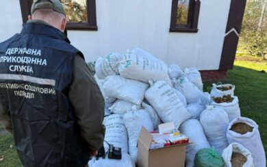 На Волыни разоблачили подпольную табачную фабрику: изъята почти тонна сырья и десятки тысяч сигарет
