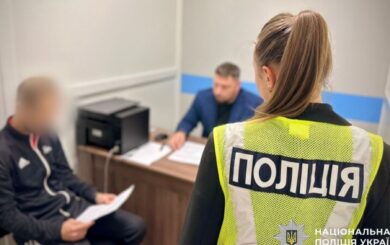 25-летнему учителю физкультуры сообщили о подозрении из-за избиения ученика (видео)