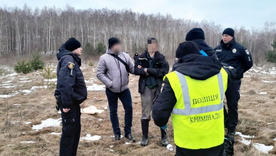 В Ровенской области полицейские задержали злоумышленника, совершившего нападение на женщин, угрожая им гранатой