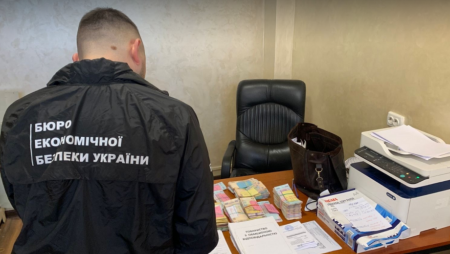 На Буковині викрили схему ухилення від податків відомою франшизою
