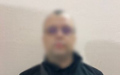 Схема на миллионы: посредник продвигал бракованные перчатки для госкомпании