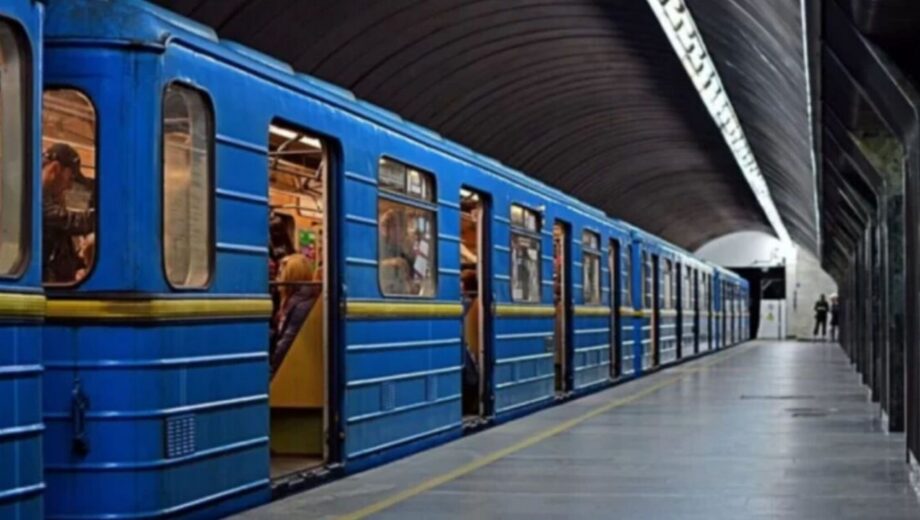 Пассажирка упала на рельсы: в Киеве закрыли центральные станции »красной» ветви (видео)