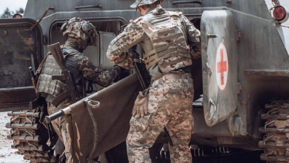 Бойовим медикам дозволили лікувати військових наркотичними засобами, – Міноборони