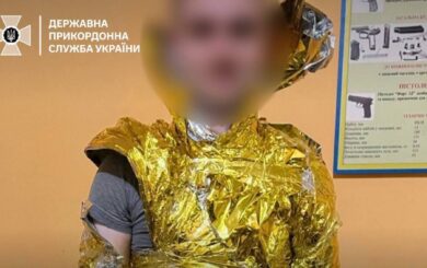 Аби бути непомітними для тепловізорів, четверо ухилянтів обмоталися ізотермічними ковдрами