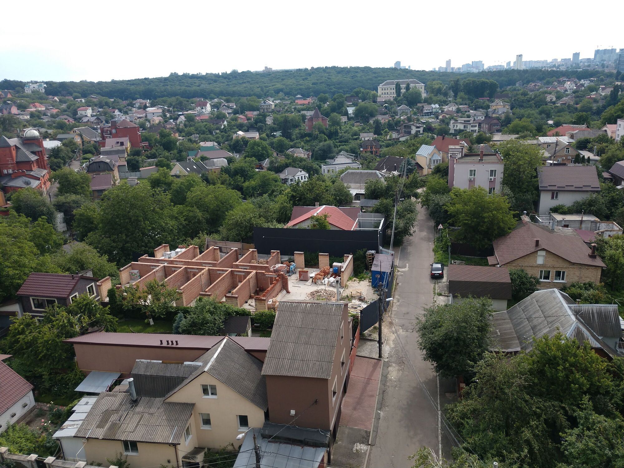 На ділянці зафіксовано роботу будівельної техніки
