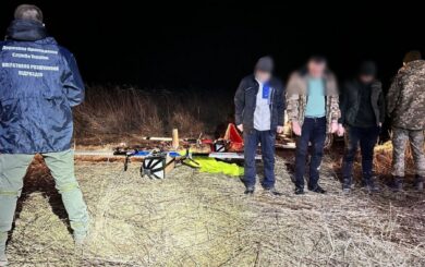 В Закарпатье дельцы двумя беспилотниками пытались переправить за границу сигареты
