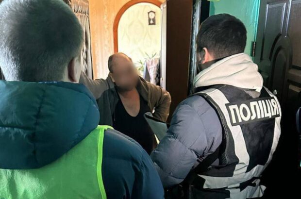 В Киеве задержали мошенников, которые выдавали себя за работников ТЦК и угрожали отправить на фронт мужчин