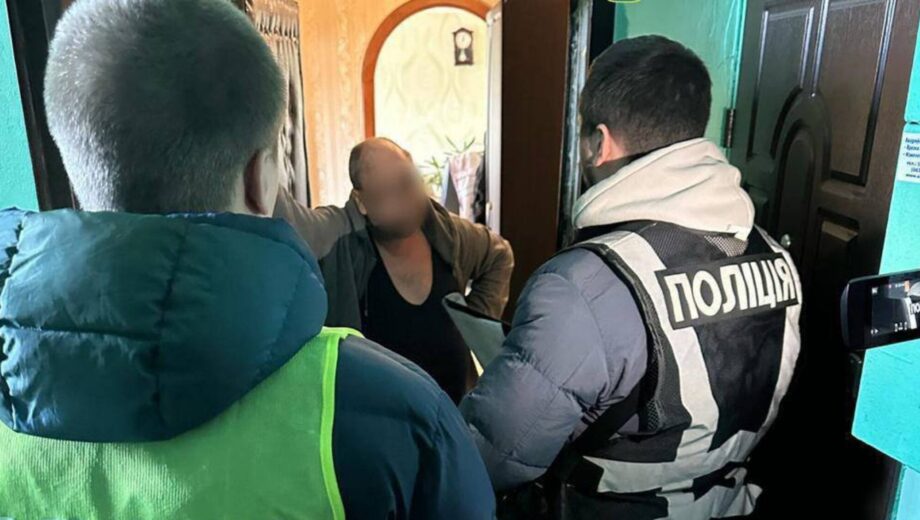В Киеве задержали мошенников, которые выдавали себя за работников ТЦК и угрожали отправить на фронт мужчин