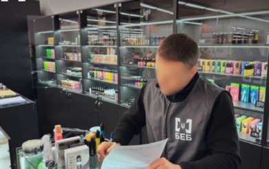 БЭБ в Киевской области ликвидировало нелегальную сеть продажи табака и электронных сигарет