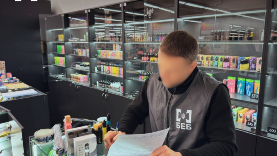 БЭБ в Киевской области ликвидировало нелегальную сеть продажи табака и электронных сигарет