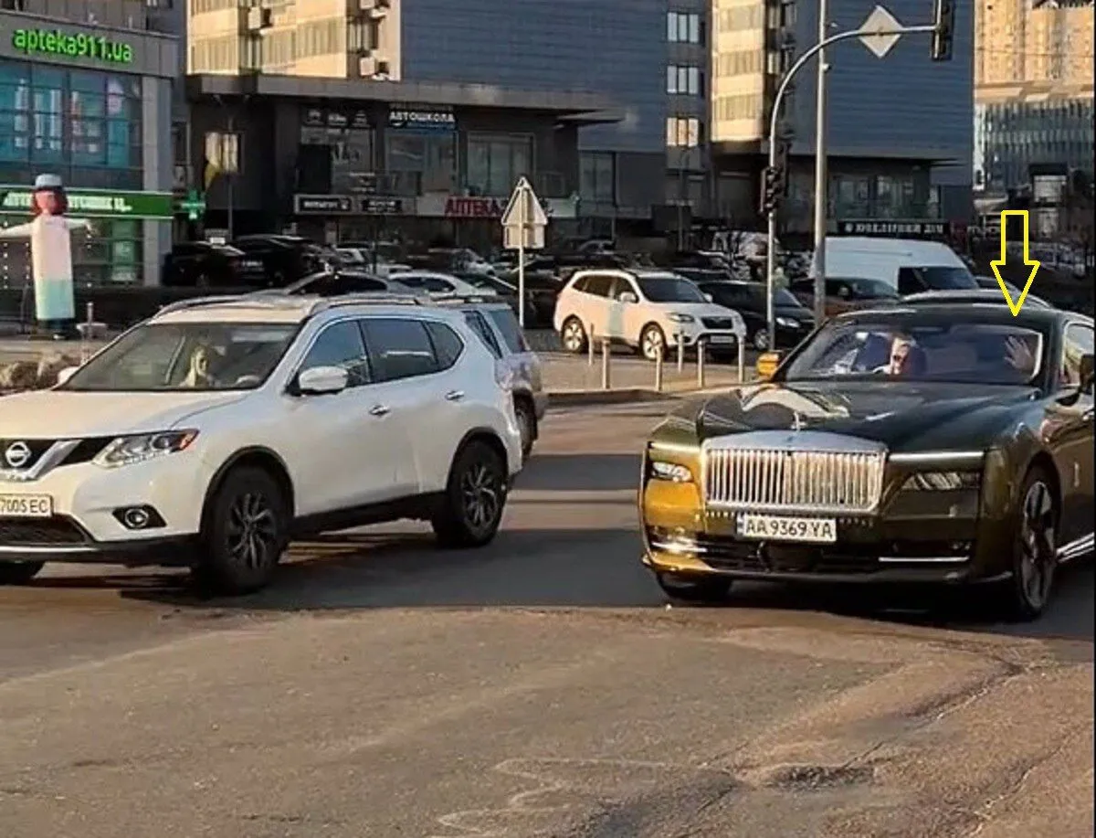 Нардеп Вацак стал владельцем первого электрического Роллс-Ройса