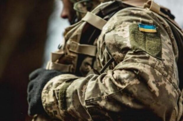 У центрі Києва військового вдарили цеглиною по голові та пограбували