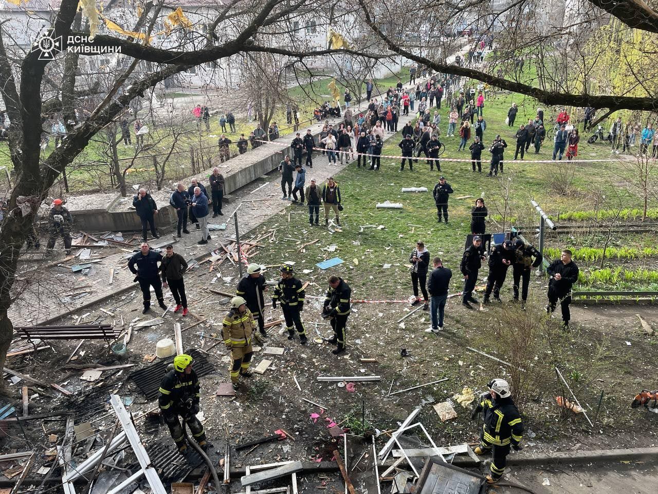 Київщина: внаслідок вибуху в квартирі одна людина загинула, ще три врятовано (фото/відео)