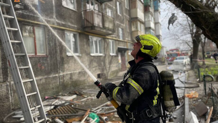 Киевщина: в результате взрыва в квартире один человек погиб, еще три спасены (фото/видео)