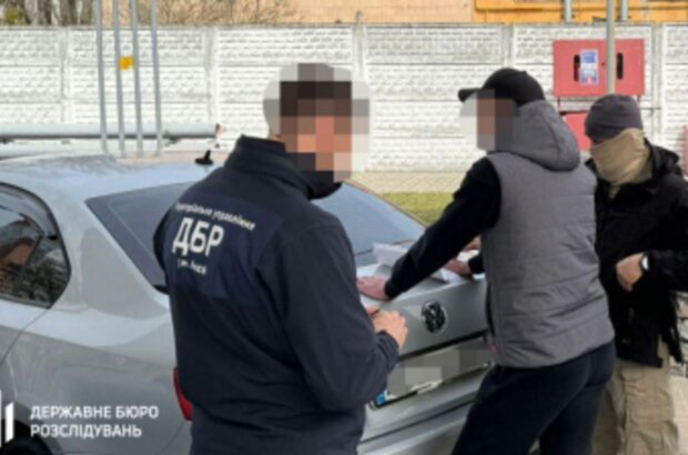На Киевщине задержан правоохранитель на взятке в $15 000 за »отмазку» от прохождения службы