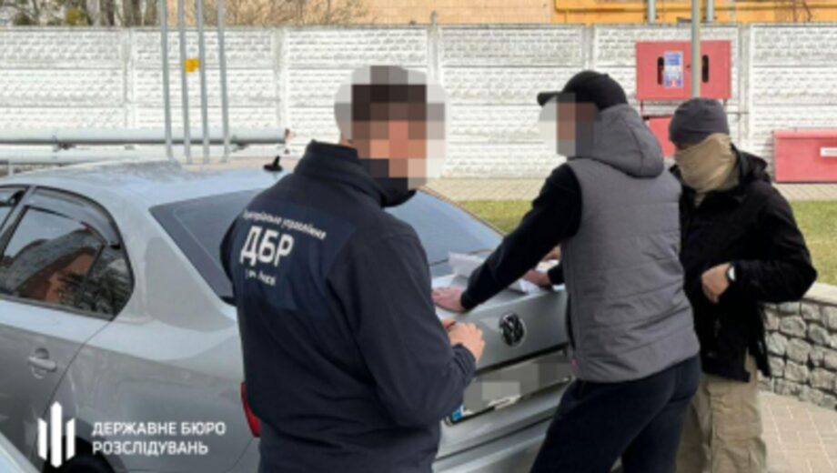 На Киевщине задержан правоохранитель на взятке в $15 000 за »отмазку» от прохождения службы