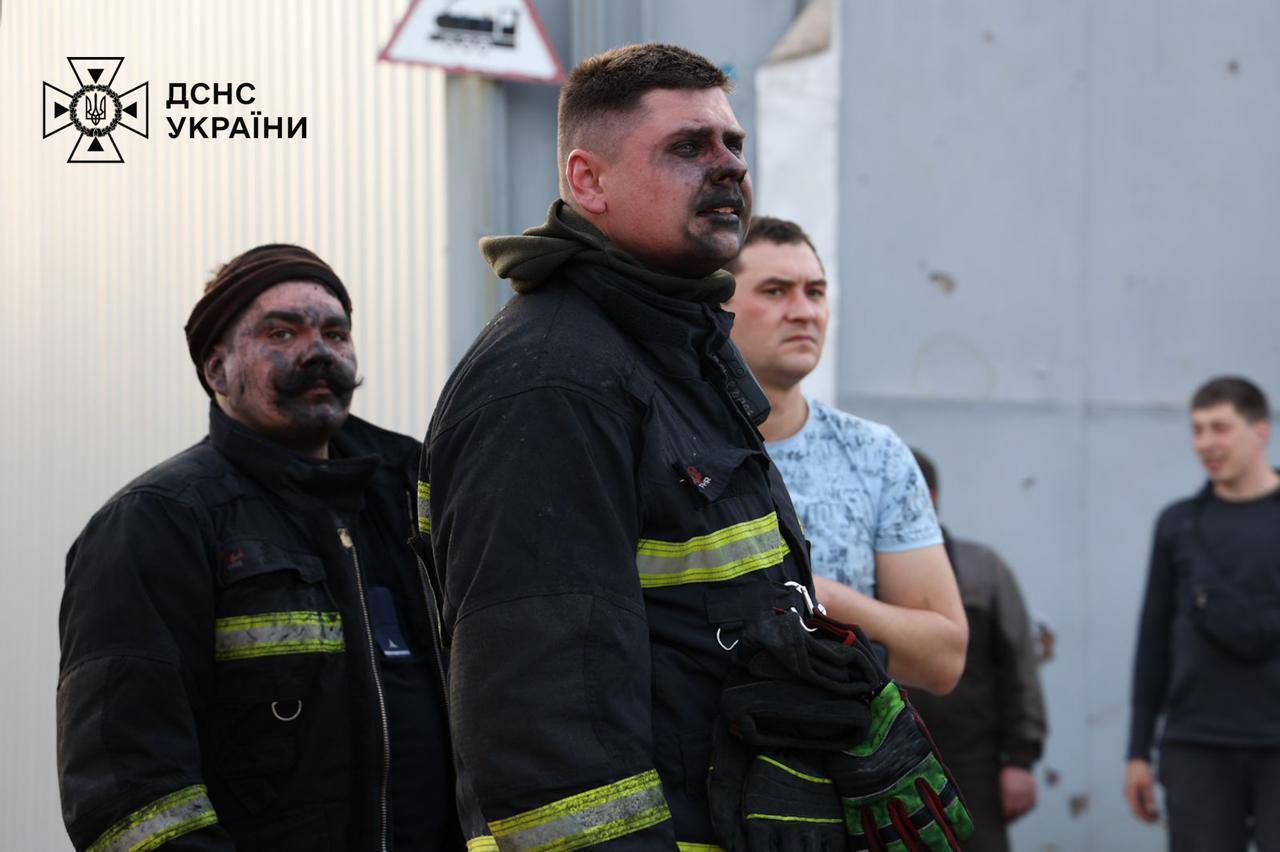  Россияне обстреляли ракетами Днепр: повреждено учебное заведение, есть пострадавшие(фото)