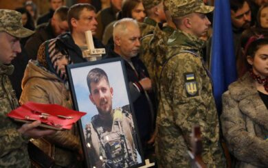 У Києві попрощались з полеглим на фронті військовим та активістом Павлом Петриченком