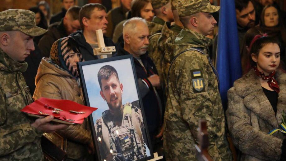 У Києві попрощались з полеглим на фронті військовим та активістом Павлом Петриченком