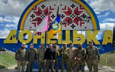 Владимир Зеленский посетил Донетчину и оставил свою подпись на потолке при въезде в область (фото)