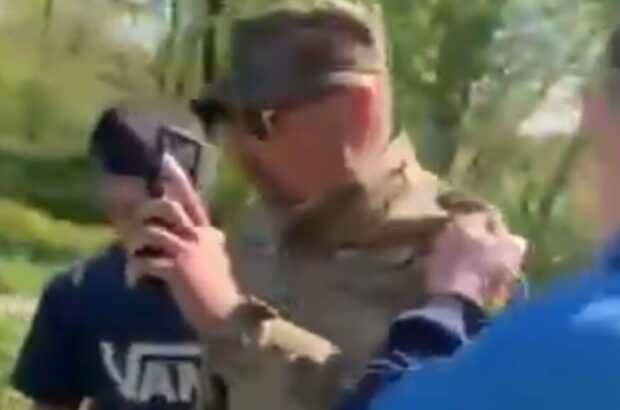У Чернівецькій області на працівника ТЦК напала група цивільних, йому довелося відкрив вогонь