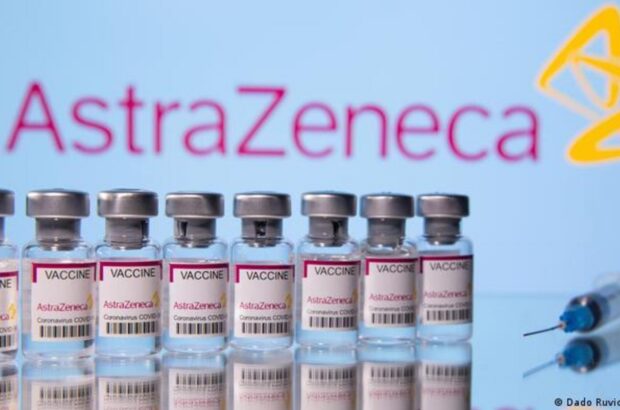 Вакцина AstraZeneca от COVID-19 имеет побочный эффект в виде тромбоза, – Daily Mail