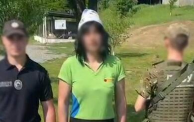 Чоловік взяв паспорт сестри і переодягнувся в жінку, щоб незаконно виїхати з України (відео)
