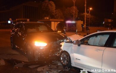 У Києві затримали п’яного водія, який виїхав на зустрічну смугу та вчинив ДТП з потерпілими (фото)