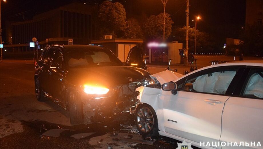 У Києві затримали п’яного водія, який виїхав на зустрічну смугу та вчинив ДТП з потерпілими (фото)